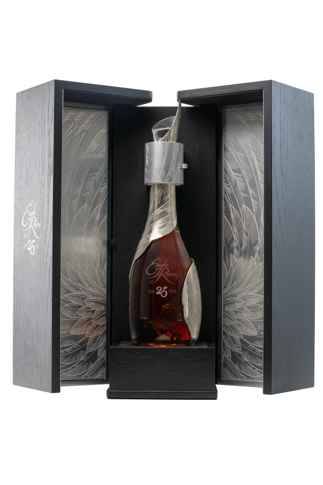 Eagle Rare 25 Wooden case open with bottle of Eagle Rare 25 bourbon  in the center